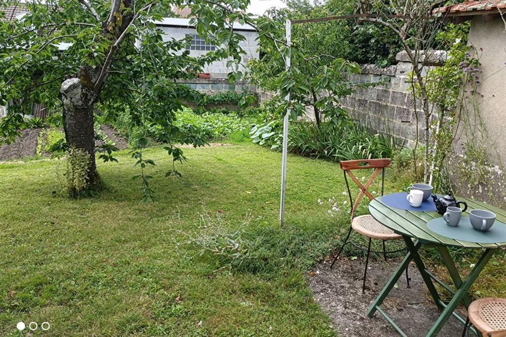 Un Paradis De Verdure En Plein Centre Ville Perigueux Luaran gambar